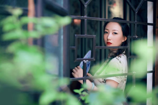 1985年属牛的人2025年生肖运势如何