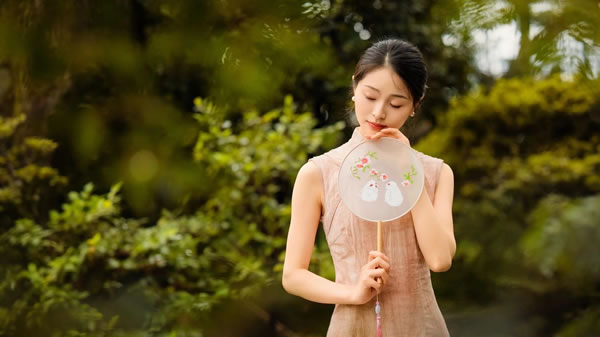 2004年属猴的人2025年生肖运势如何